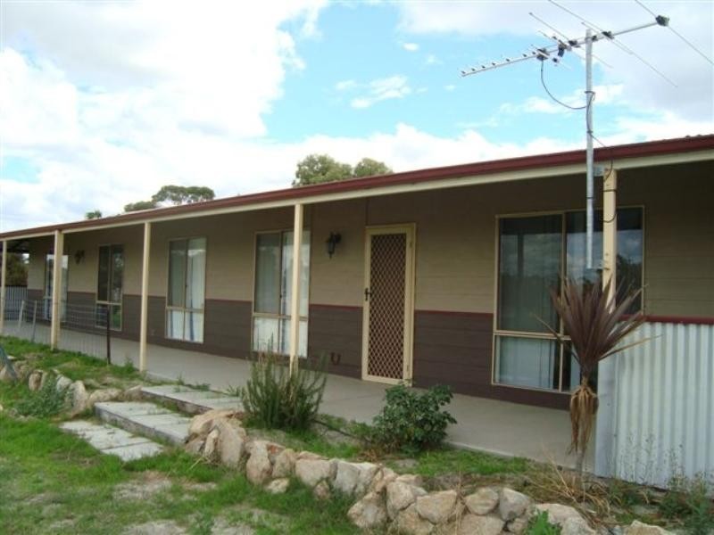 7 Oxley Road, Katanning WA 6317