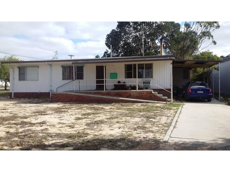 4 Davies Street, Gnowangerup WA 6335