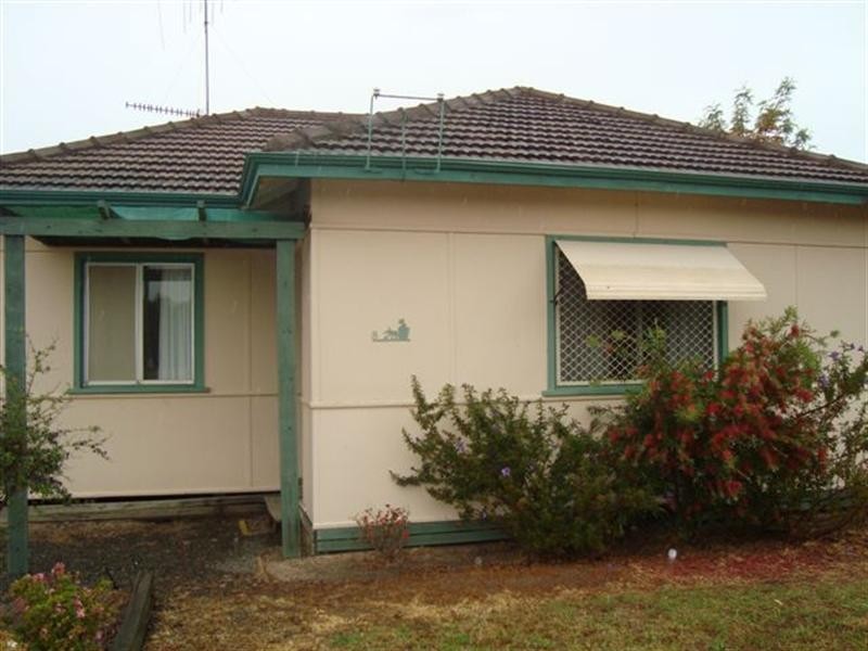8 Harris Street, Katanning WA 6317