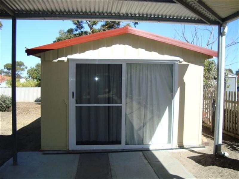 6 Holly Street, Katanning WA 6317