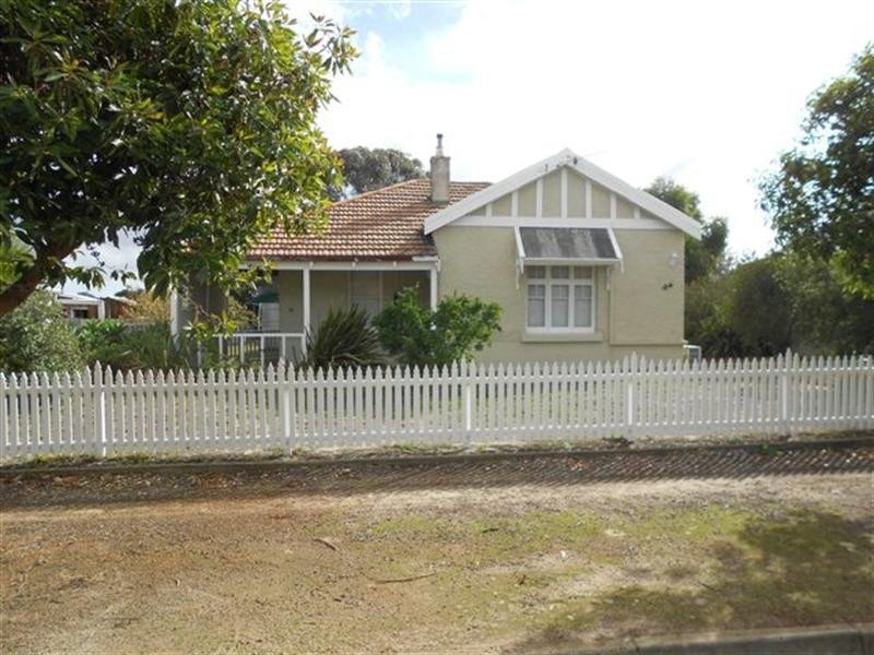 24 Broome Street, Katanning WA 6317