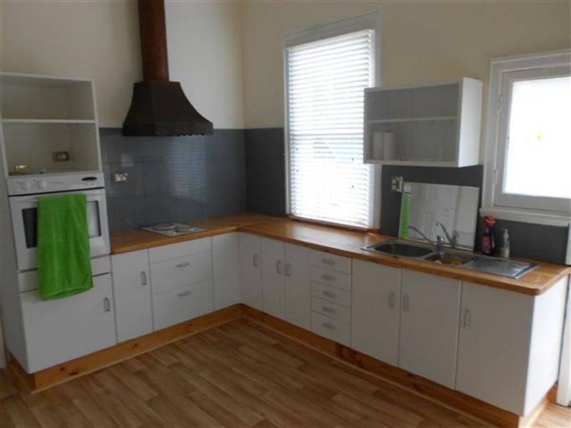 24 Broome Street, Katanning WA 6317