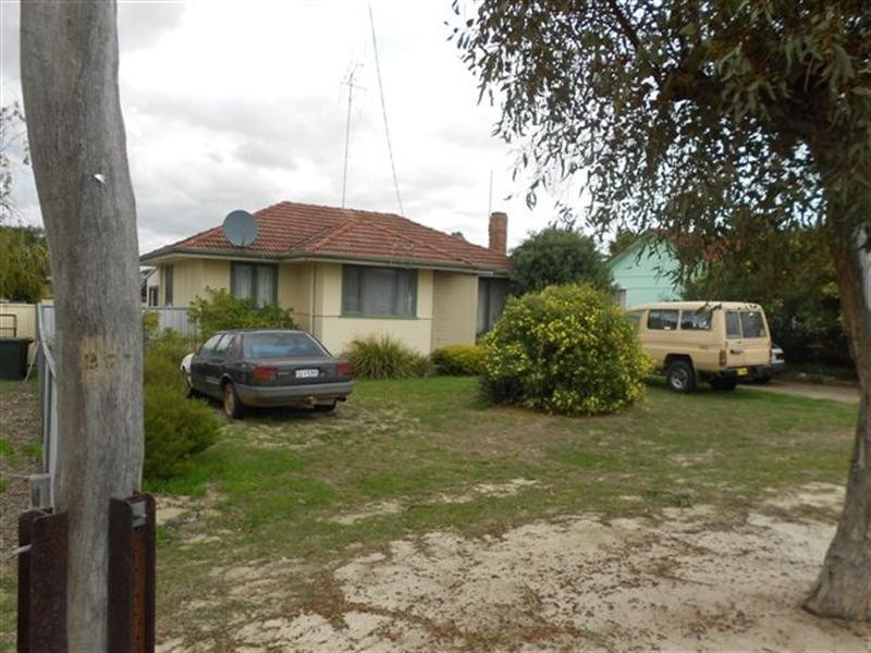 12 Bowden Terrace, Katanning WA 6317