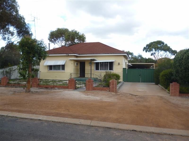 7 Bond Street, Katanning WA 6317