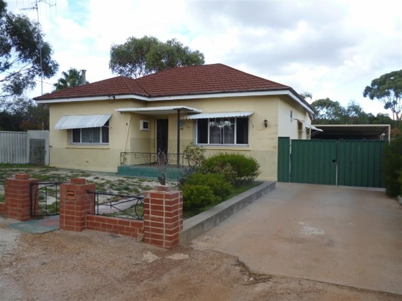 7 Bond Street, Katanning WA 6317
