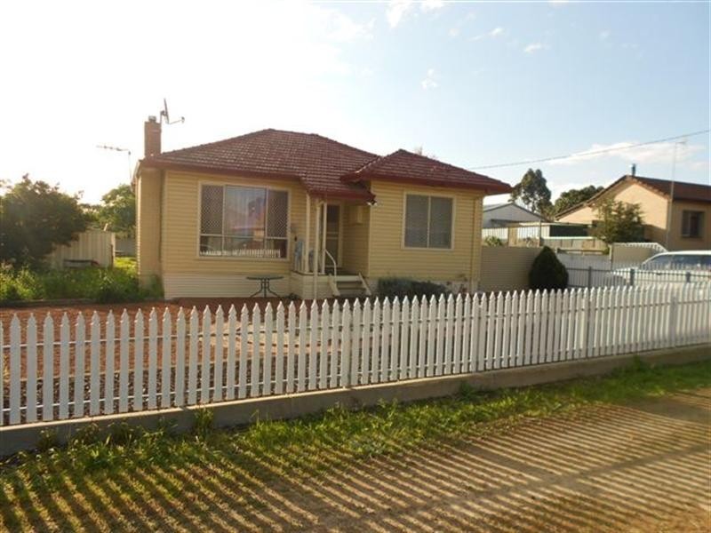 33 Chipper Street, Katanning WA 6317