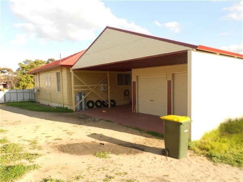 33 Chipper Street, Katanning WA 6317