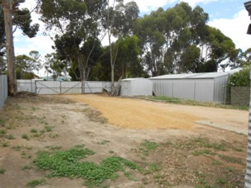 16 Amherst, Katanning WA 6317