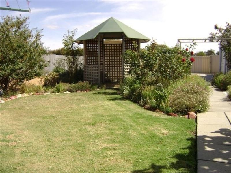 9 Charles Street, Katanning WA 6317