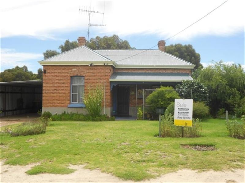 8 Beach Street, Katanning WA 6317