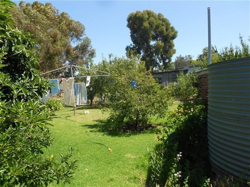 8 Beach Street, Katanning WA 6317