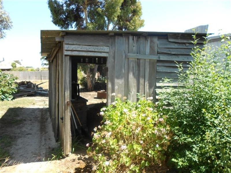 8 Beach Street, Katanning WA 6317