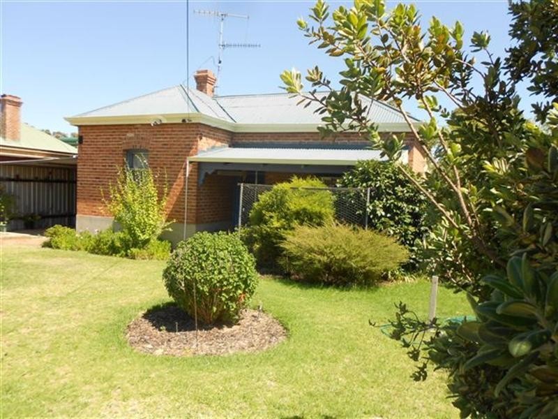 8 Beach Street, Katanning WA 6317