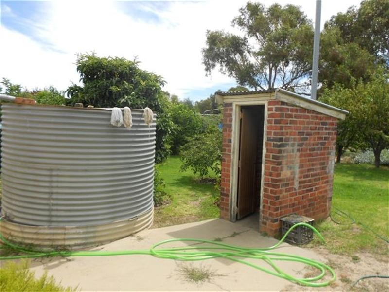 8 Beach Street, Katanning WA 6317