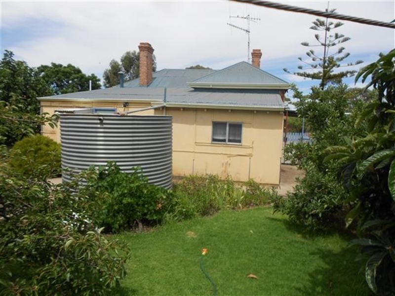 8 Beach Street, Katanning WA 6317