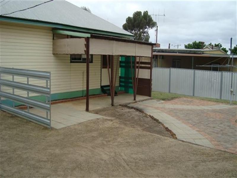 17 Francis Street, Katanning WA 6317