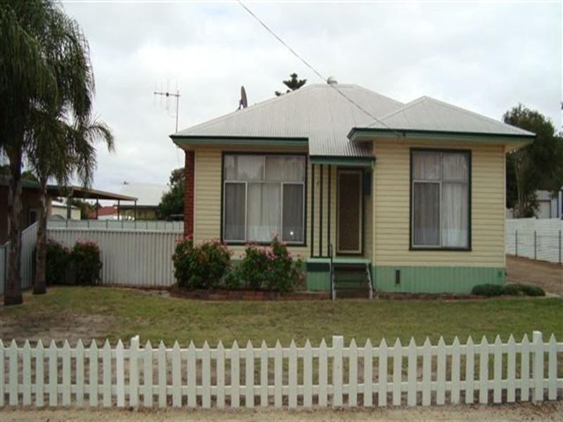 17 Francis Street, Katanning WA 6317