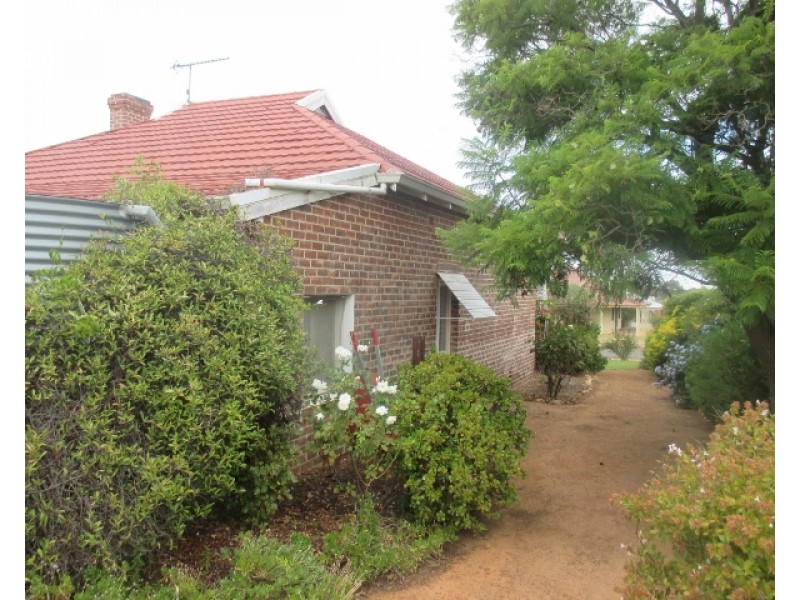 32 Taylor Street, Dumbleyung WA 6350