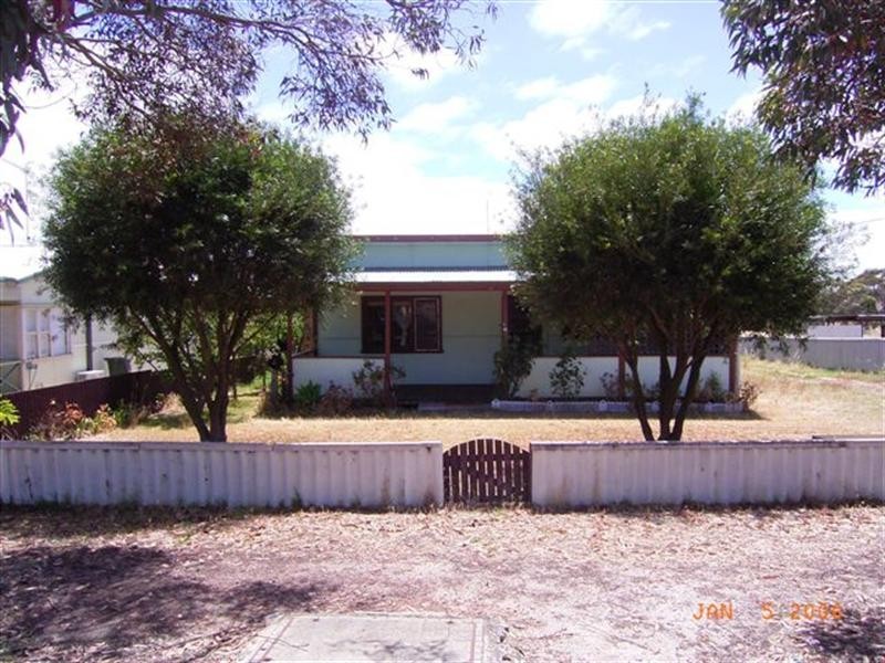 22 Railway Crescent, Gnowangerup WA 6335