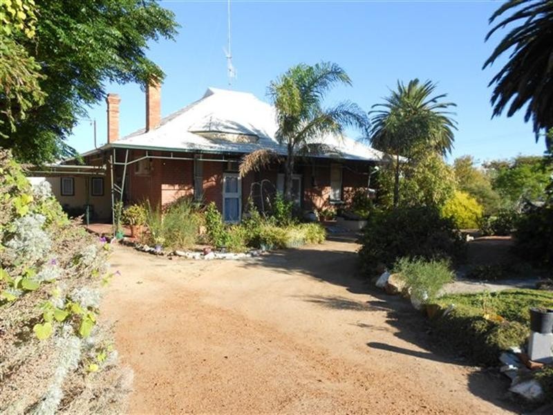 2 Drove Street, Katanning WA 6317