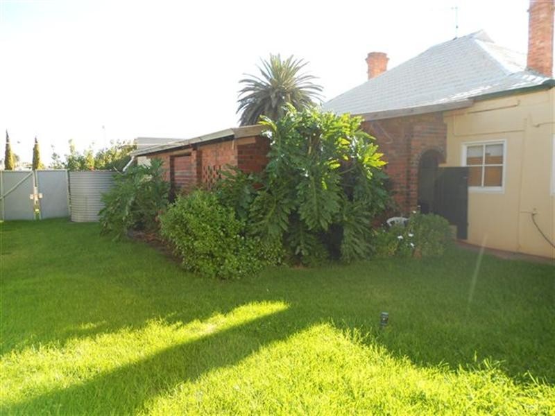 2 Drove Street, Katanning WA 6317