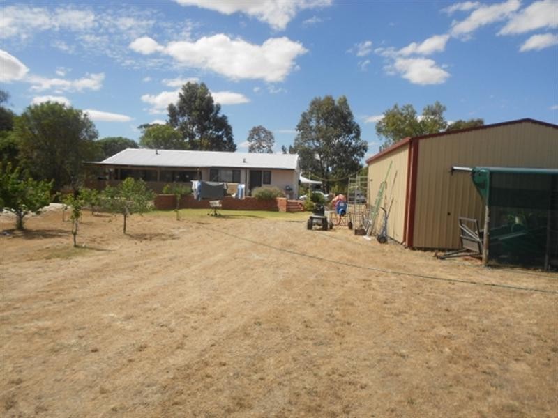 11 Steere Road, Woodanilling WA 6316