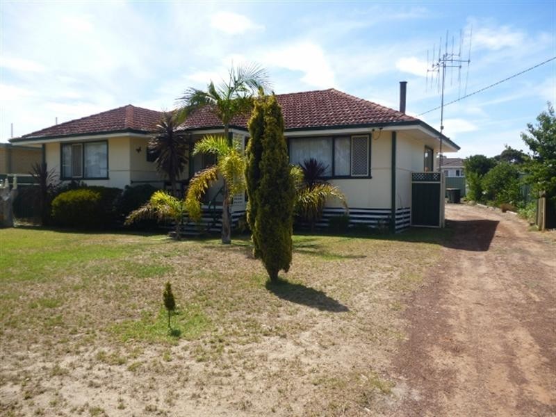 11 Synott Avenue, Katanning WA 6317