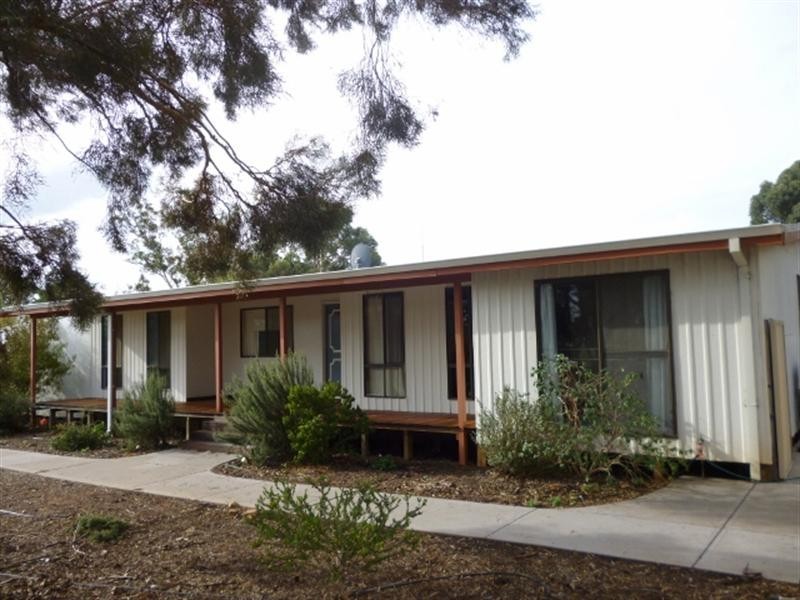 2 Janitor Street, Broomehill WA 6318