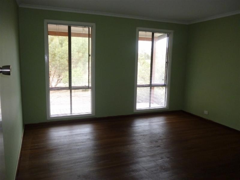 2 Janitor Street, Broomehill WA 6318