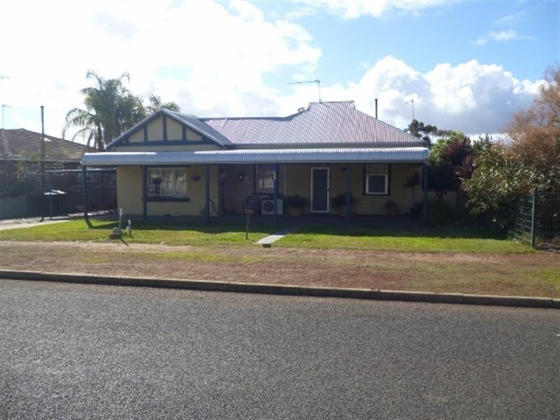 66 Richardson Street, Katanning WA 6317