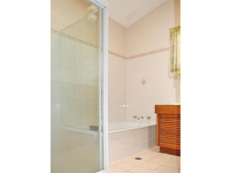 13 Matthews Parade, Point Clare NSW 2250