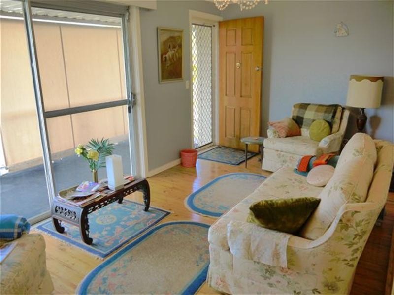 5 Lorraine Avenue, Point Clare NSW 2250