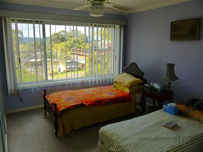 5 Lorraine Avenue, Point Clare NSW 2250