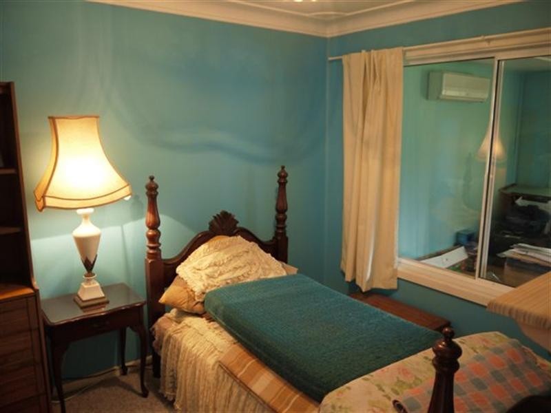 5 Lorraine Avenue, Point Clare NSW 2250