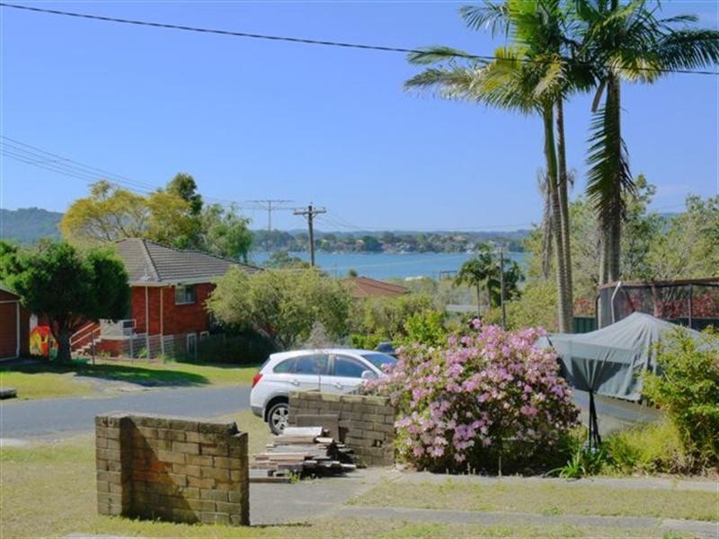 24 Talinga Avenue, Point Clare NSW 2250