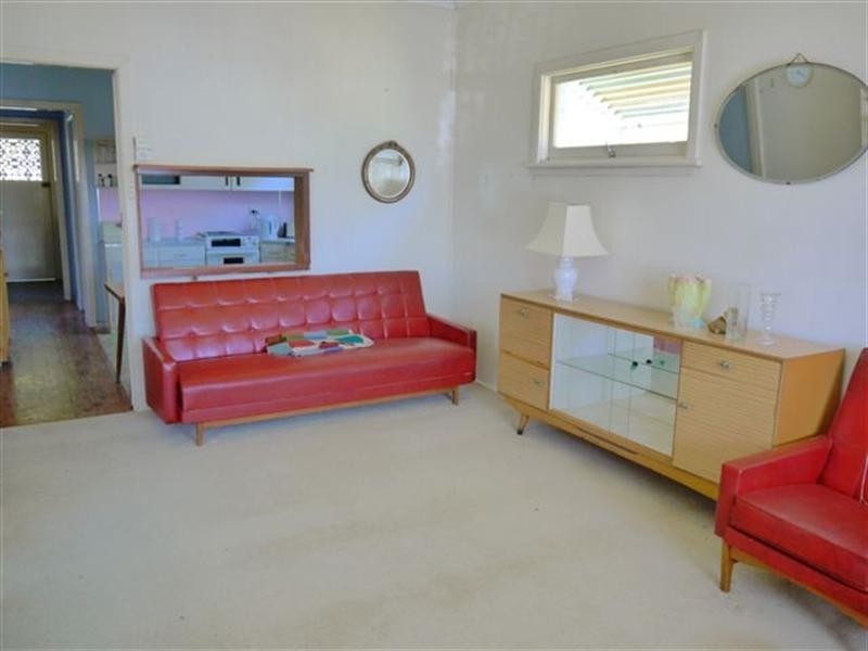 24 Talinga Avenue, Point Clare NSW 2250