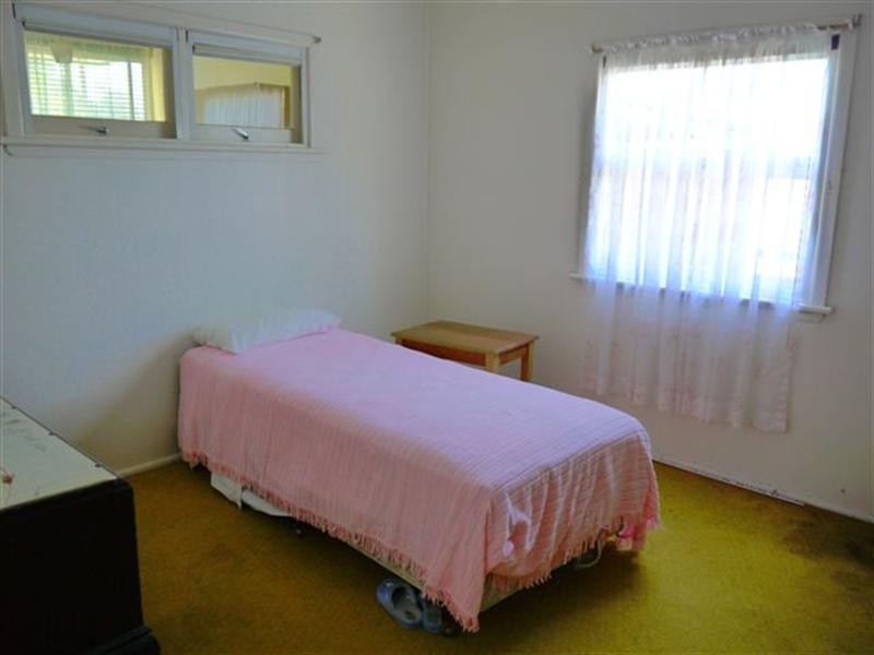 24 Talinga Avenue, Point Clare NSW 2250