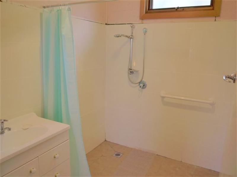 24 Talinga Avenue, Point Clare NSW 2250