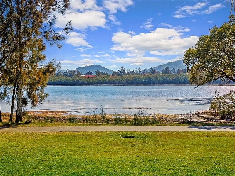 69 Bayline Drive, Point Clare NSW 2250