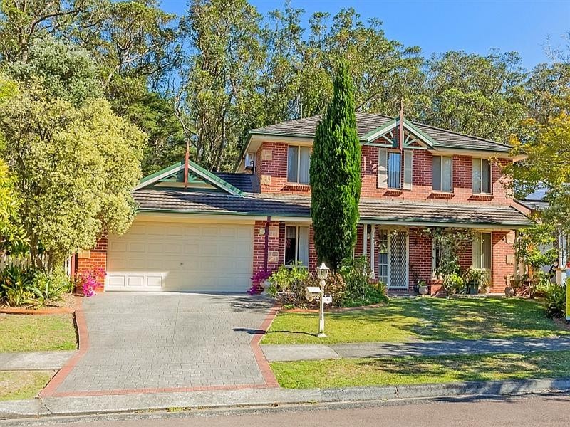 4 Manooka Road, Point Clare NSW 2250