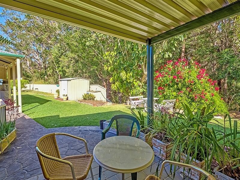 4 Manooka Road, Point Clare NSW 2250