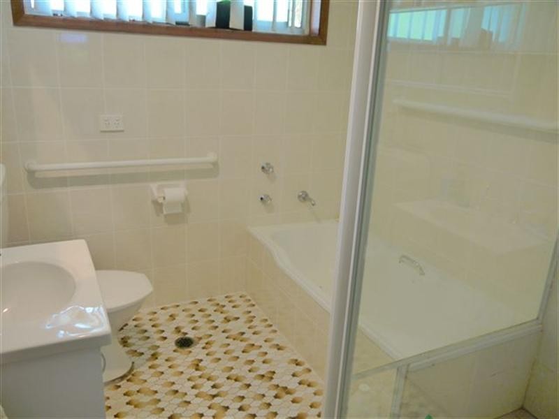 32 Golden Avenue, Point Clare NSW 2250