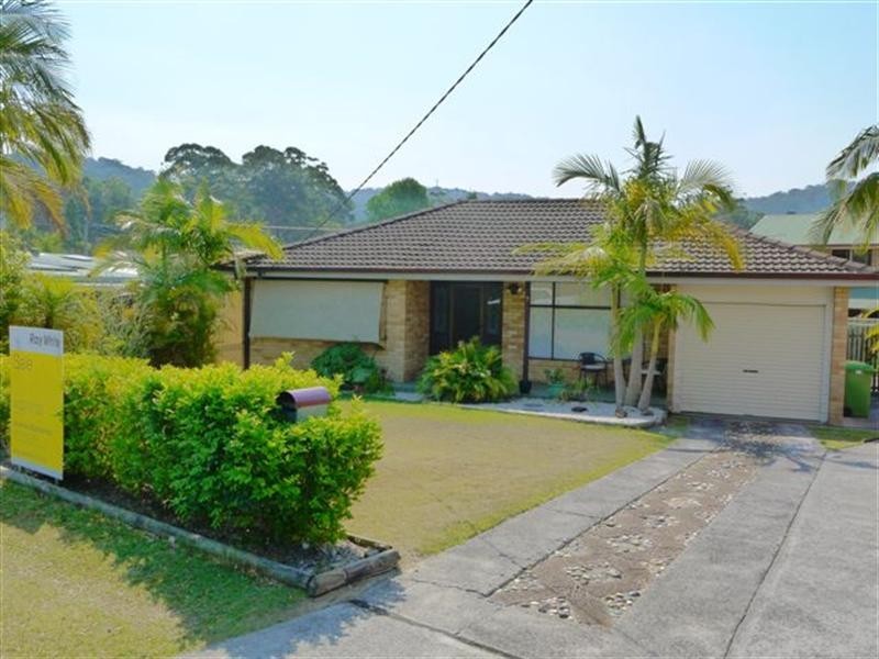 7 Golden Avenue, Point Clare NSW 2250