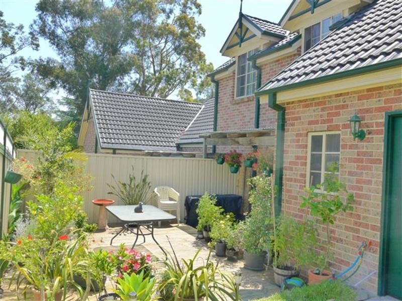 2/215 Brisbane Water Drive, Point Clare NSW 2250