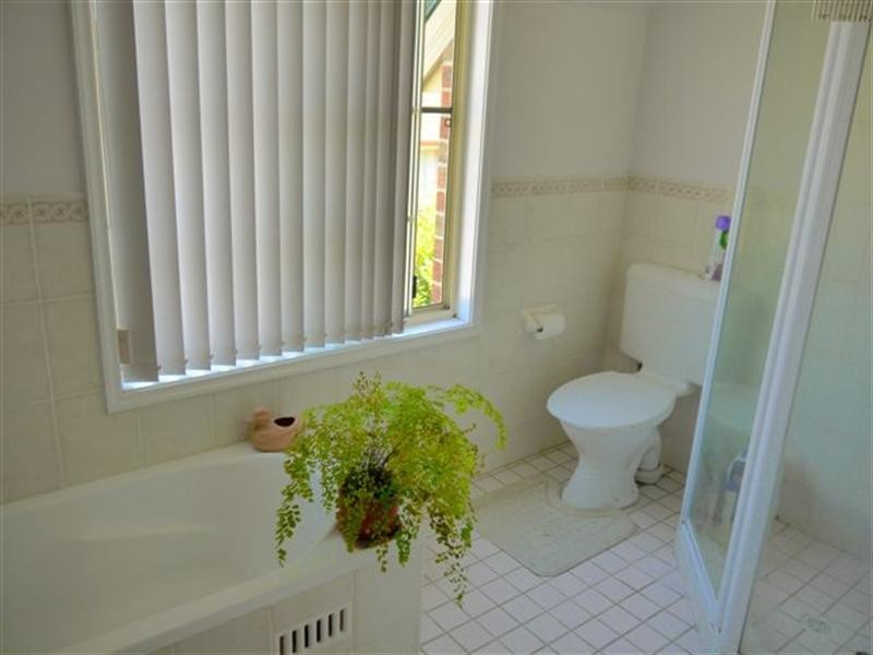 2/215 Brisbane Water Drive, Point Clare NSW 2250