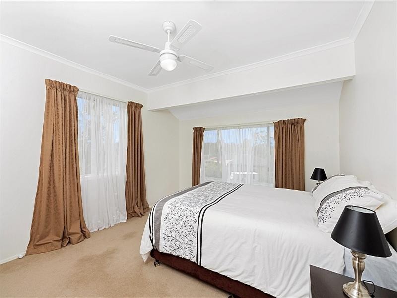 12 Collard Road, Point Clare NSW 2250