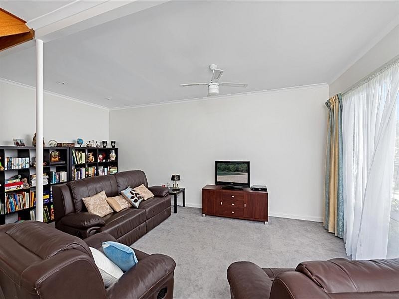 12 Collard Road, Point Clare NSW 2250