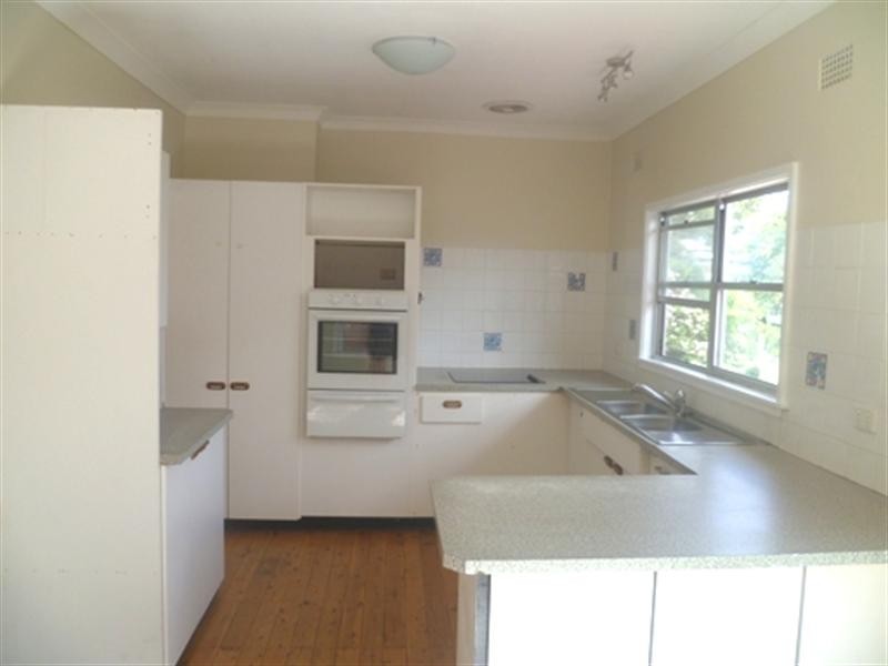 15 Penang Street, Point Clare NSW 2250