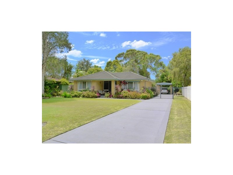 8 Bayline Drive, Point Clare NSW 2250