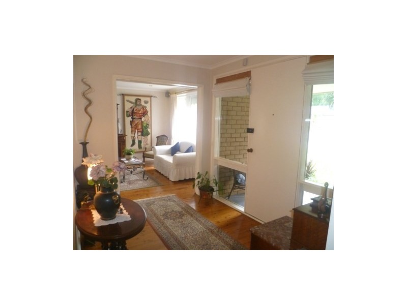 8 Bayline Drive, Point Clare NSW 2250